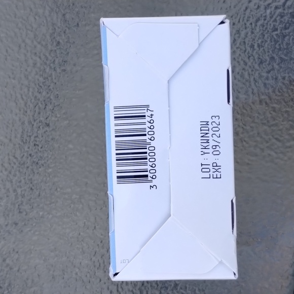 LA ROCHE POSAY SkinCare Routine Cleanse, Replump, Moisturize, Protect - Picture 3 of 4